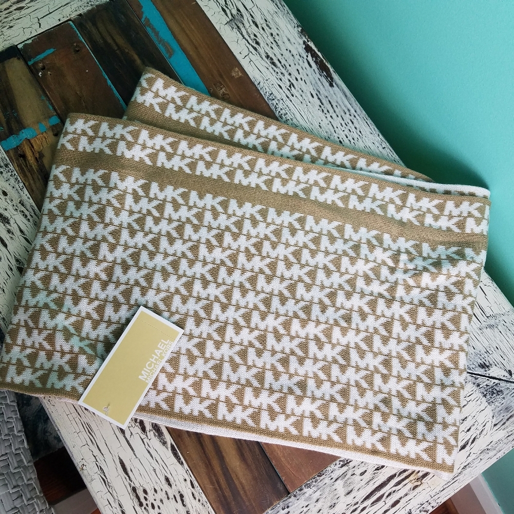 Michael Kors Signature Infinity Scarf